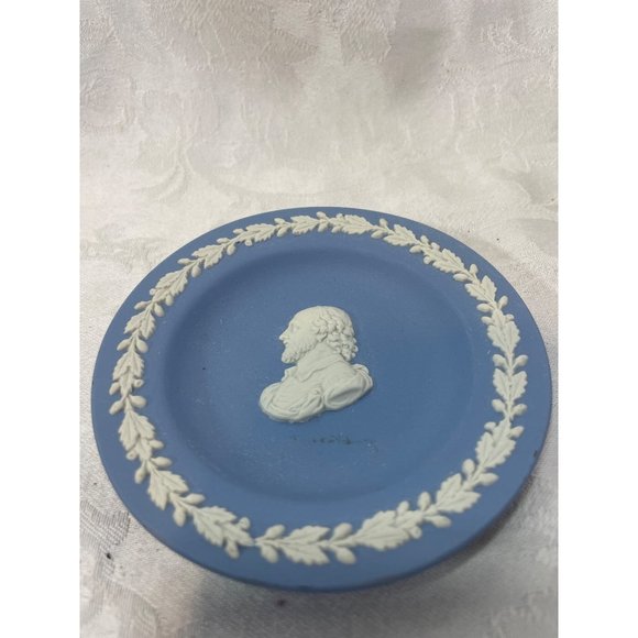 Wedgwood Blue and White Ceramic Plates - Picture 4 of 8